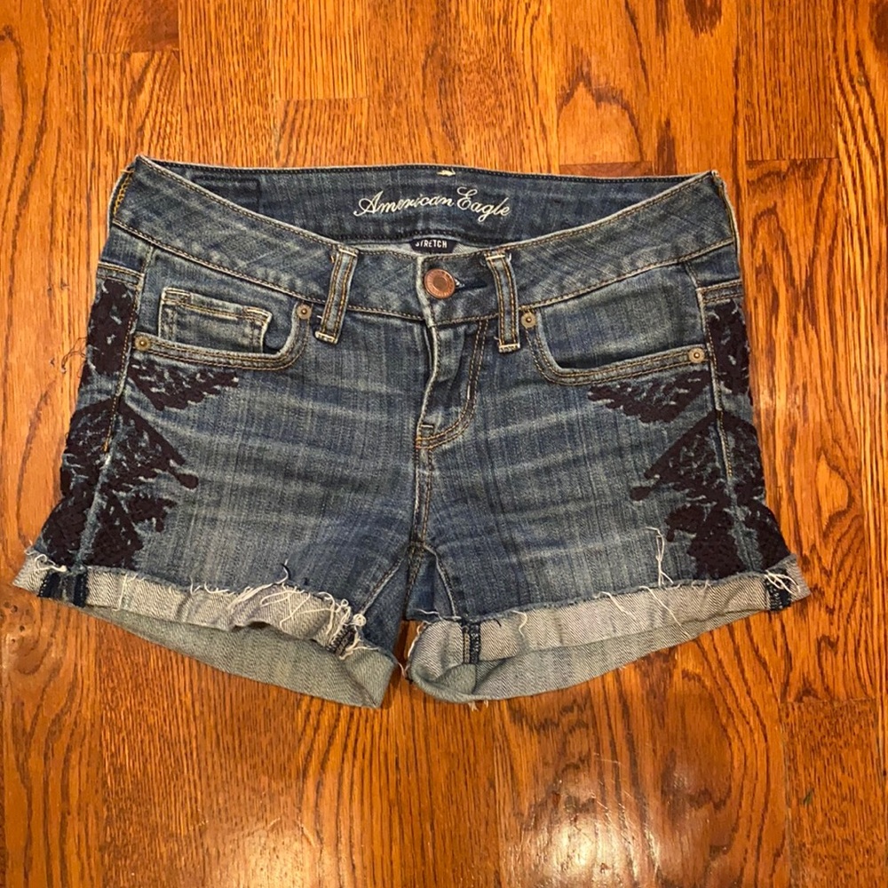 AMERICAN EAGLE  low rise shorts with embroidery